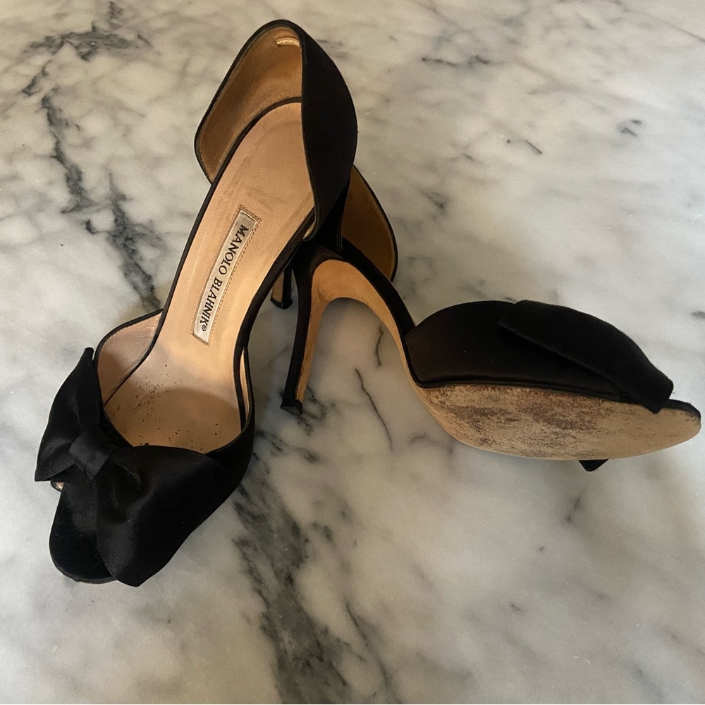 Manolo Blahnik satin heel with a bow